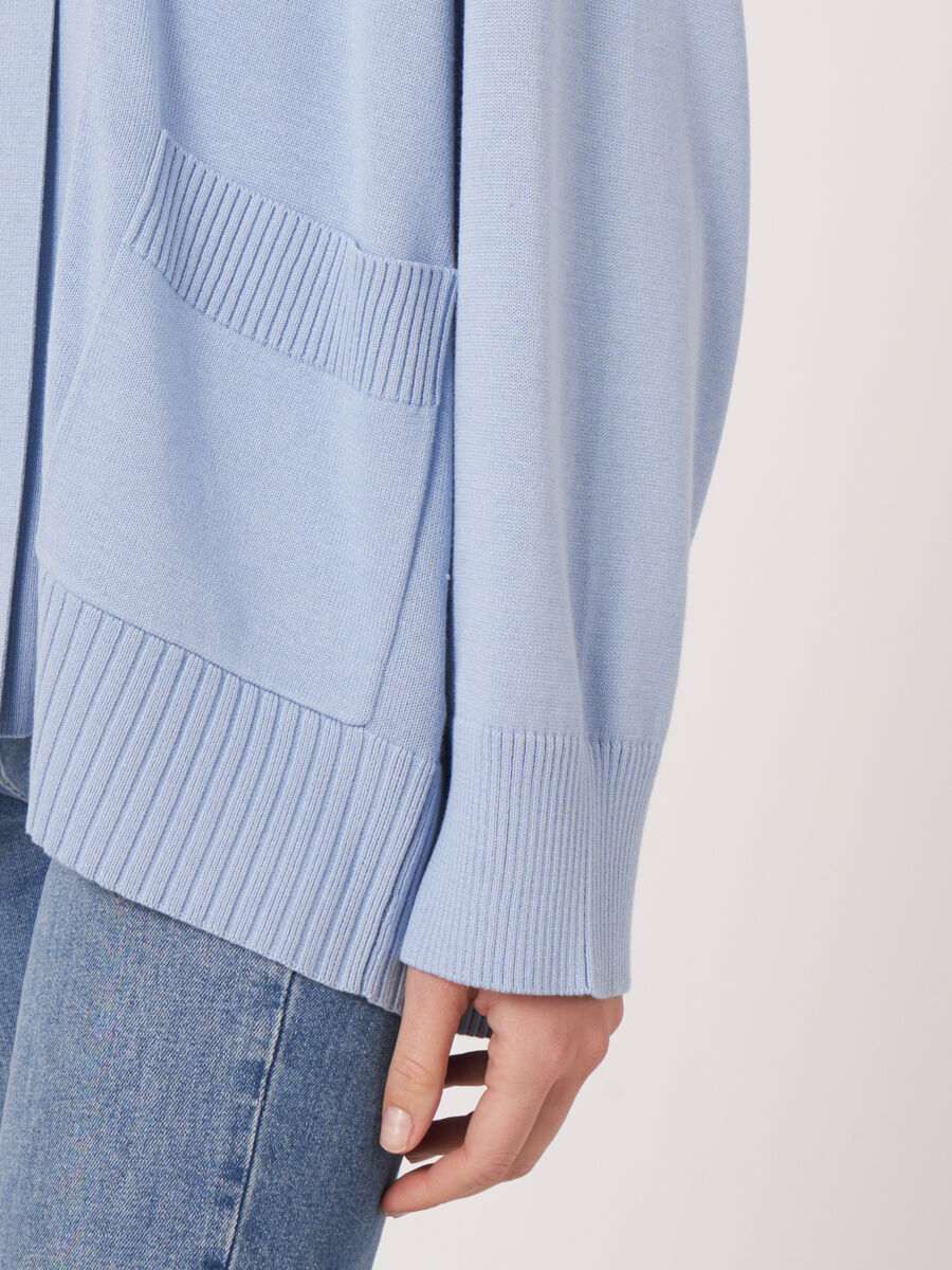 Fein gestrickte Baumwollmischung Strickjacke mit Schalkragen und Taschen image number 3