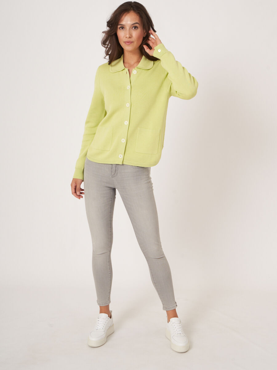 Gebreid vest met overhemdkraag en zakken image number 6