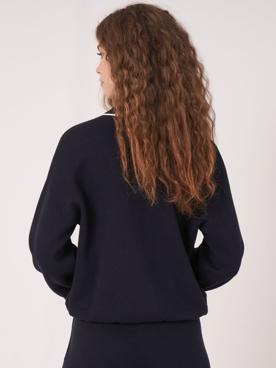 Gebreid vest met overhemdkraag en contrasterende naad image number 1