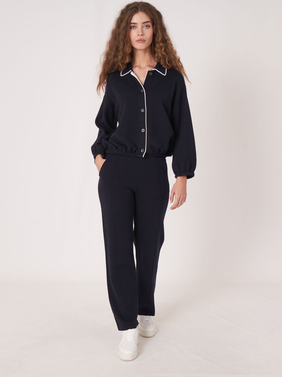 Gebreid vest met overhemdkraag en contrasterende naad image number 5