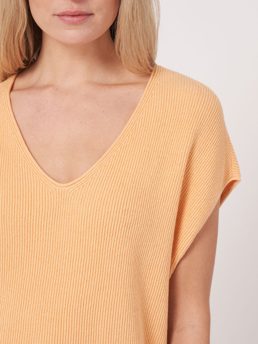 Cashmere cotton blend V-neck knitted top  image number 3