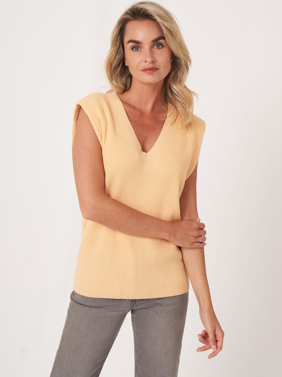 Cashmere cotton blend knitted sleeveless top with deep V-neck  image number 1