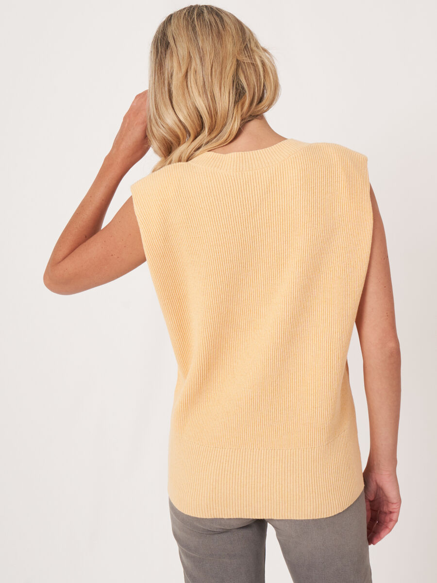 Cashmere cotton blend knitted sleeveless top with deep V-neck  image number 2