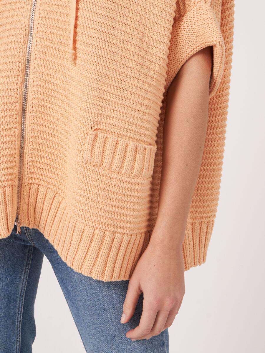 Knitted cotton poncho with zip and chunky rib texture image number 3