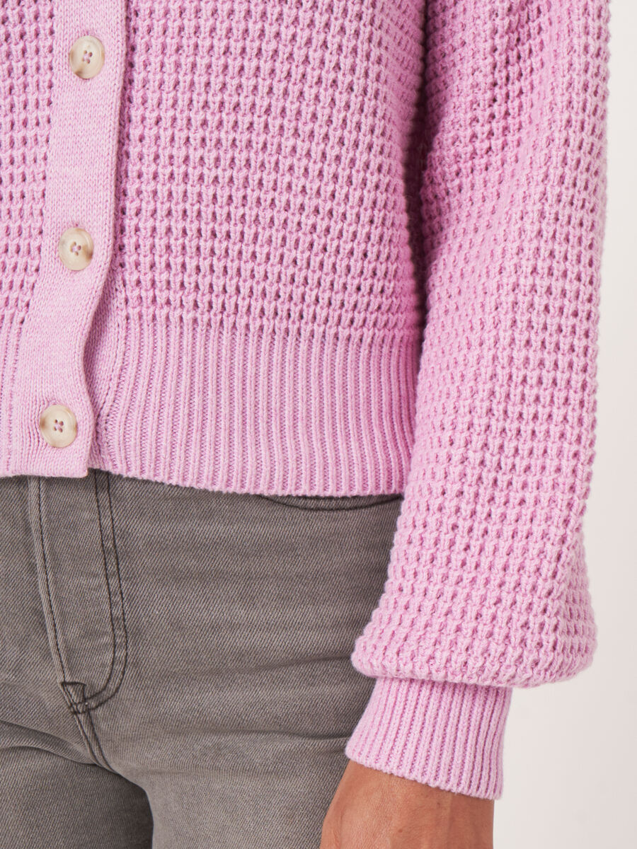 Strickjacke aus grobem Rippenstrick mit Puffärmeln image number 4