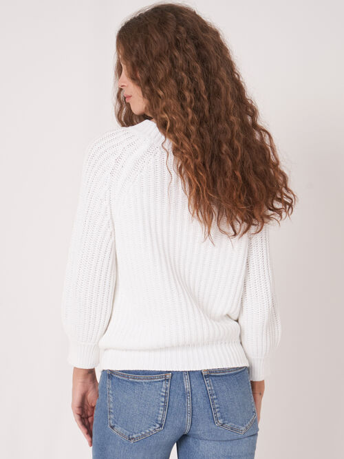 Grof gebreide trui met korte pofmouwen