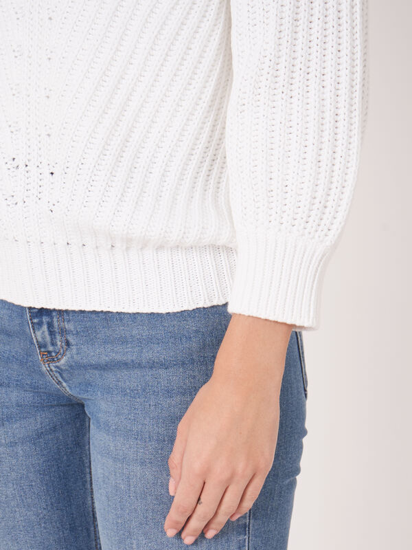 Pull court à manches bouffantes en tricot épais et côtelé image number 3