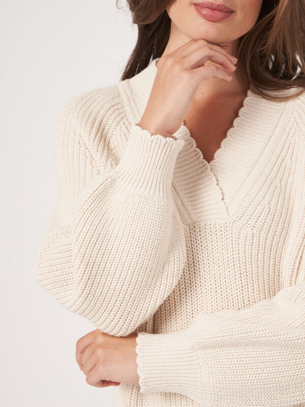 Pullover mit V-Ausschnitt aus reinem Baumwoll-Rippstrick mit Wellenkanten image number 3