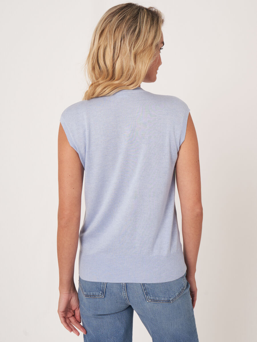 Top en maille super fine avec encolure à nœud torsadé image number 2