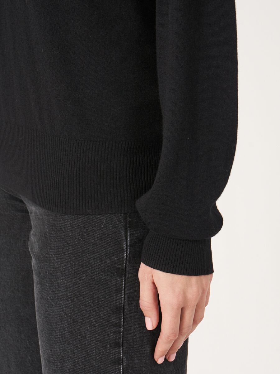 Superfijn gebreide trui met V-hals image number 3