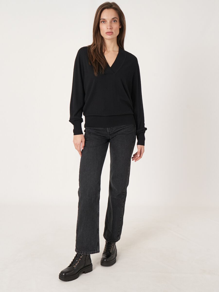 Superfijn gebreide trui met V-hals image number 5