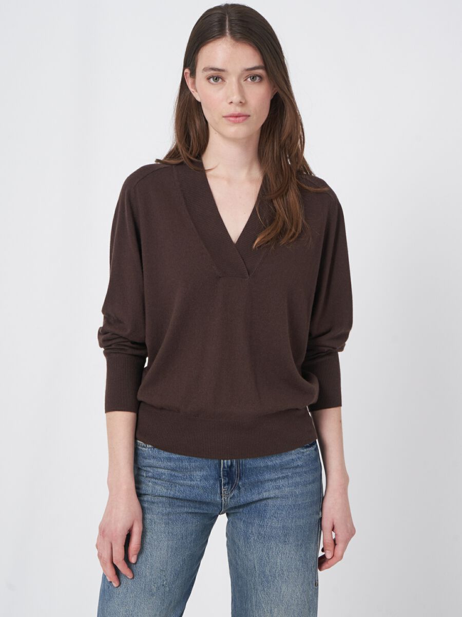 Super fine knit V-neck sweater image number 0