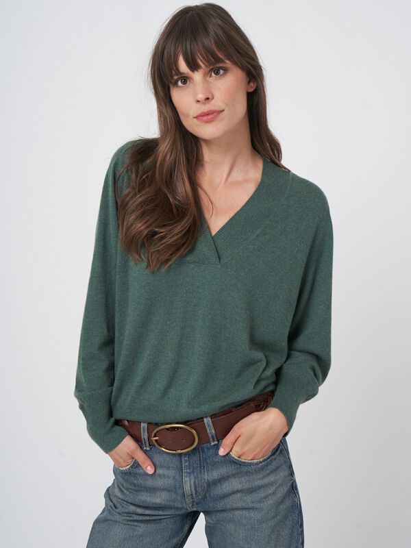 Super fine knit V-neck sweater image number 0