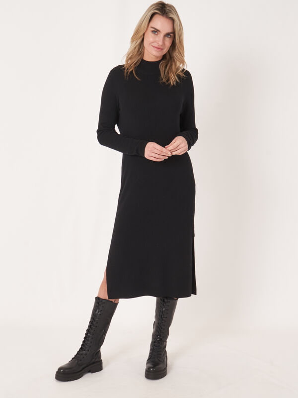 Kleid aus superfeinem Rippenstrick mit Stehkragen image number 4