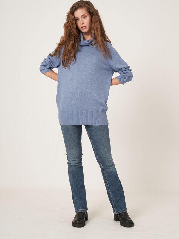 Langer Rollkragen-Pullover im Feinstrick image number 5