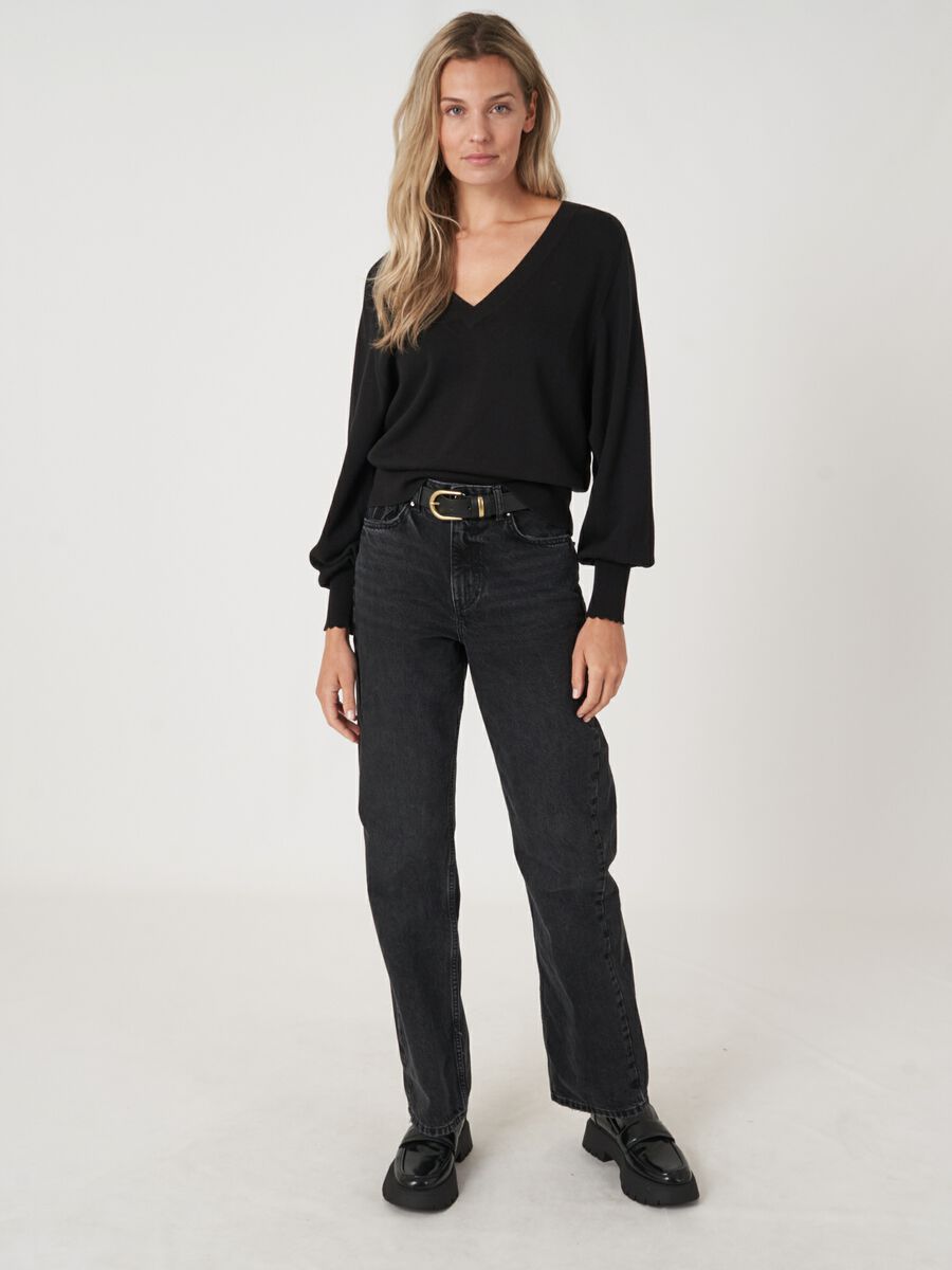 Diepe V-hals trui met zadel-pofmouwen image number 4