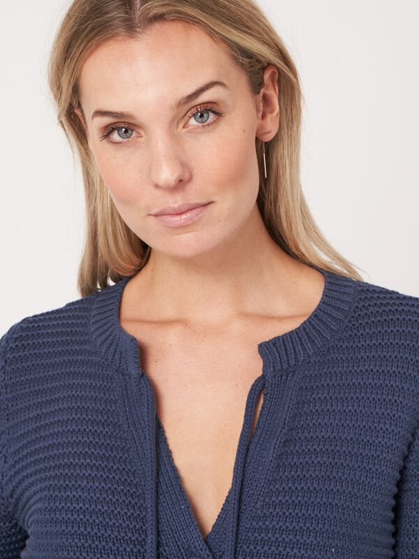 Cardigan en tricot de coton à encolure à nouér image number 3