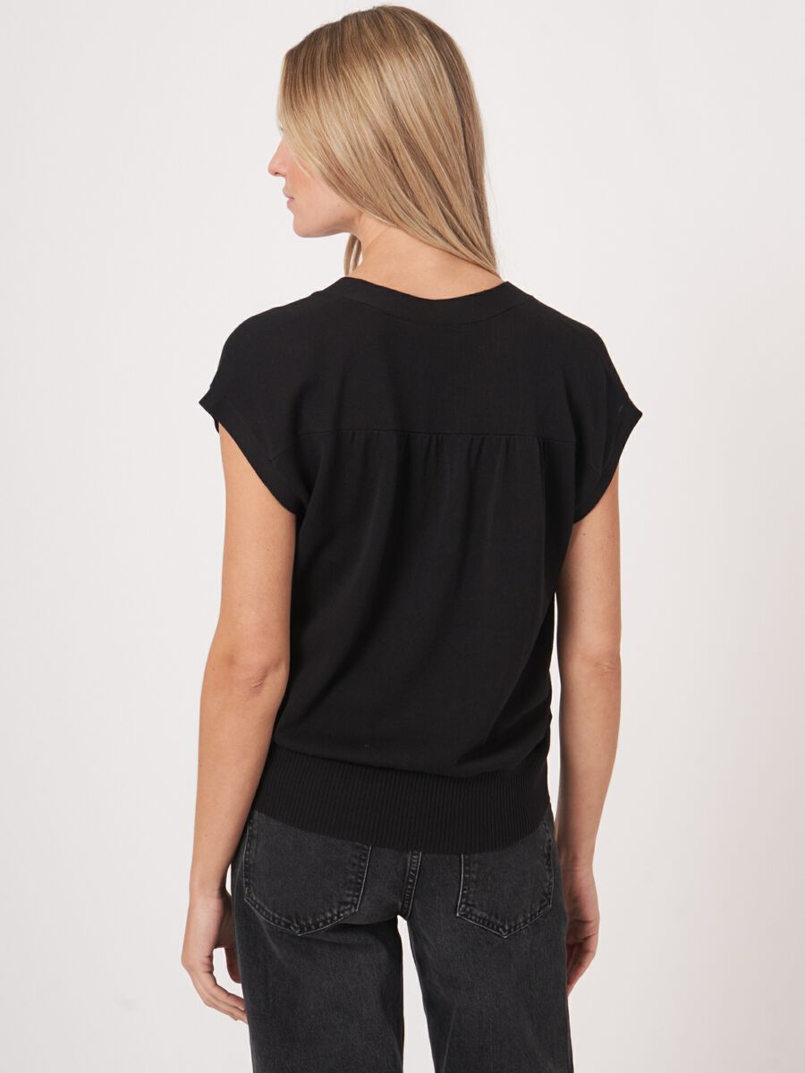 Mouwloze trui met zijden voorkant image number 1