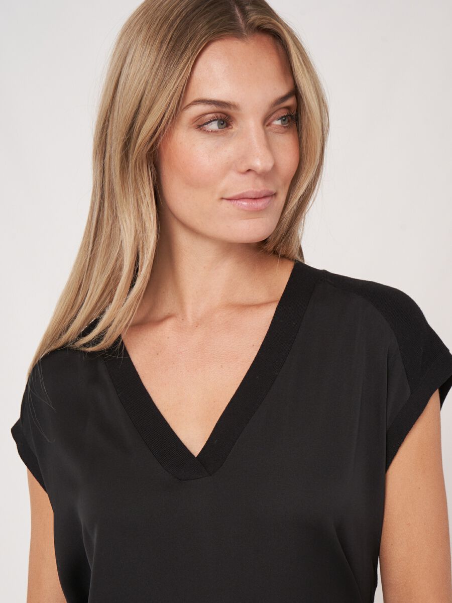 Mouwloze trui met zijden voorkant image number 3