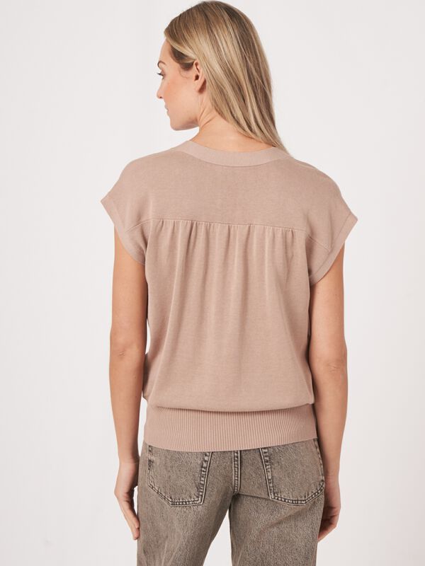 &Auml;rmelloser Pullover mit Seidenfront image number 1