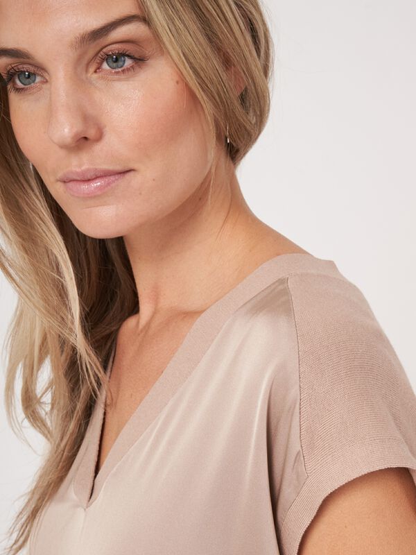 &Auml;rmelloser Pullover mit Seidenfront image number 3