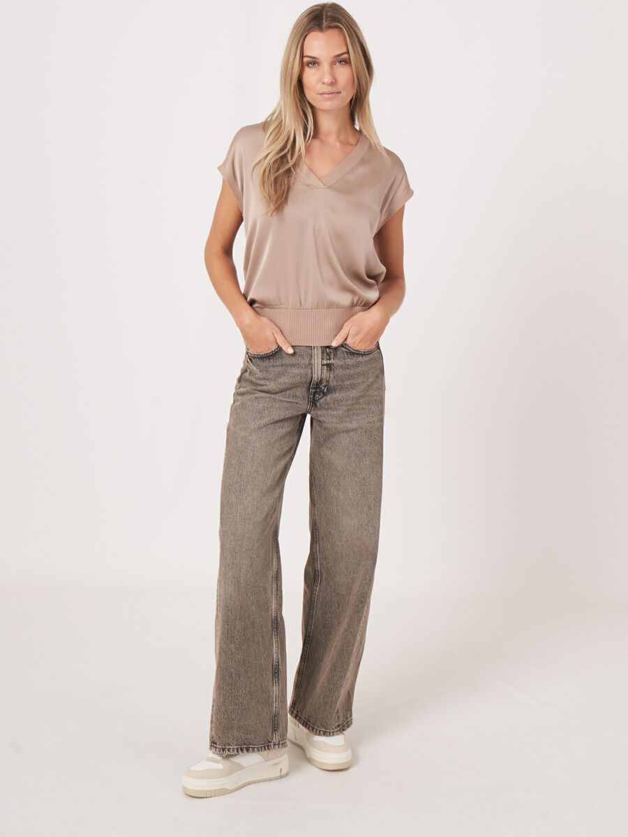 Mouwloze trui met zijden voorkant image number 5