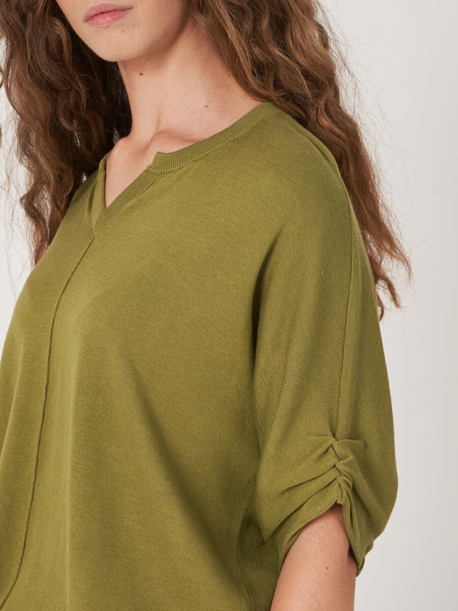 Pull coton ample en maille fine avec ourlet élastiqué image number 3