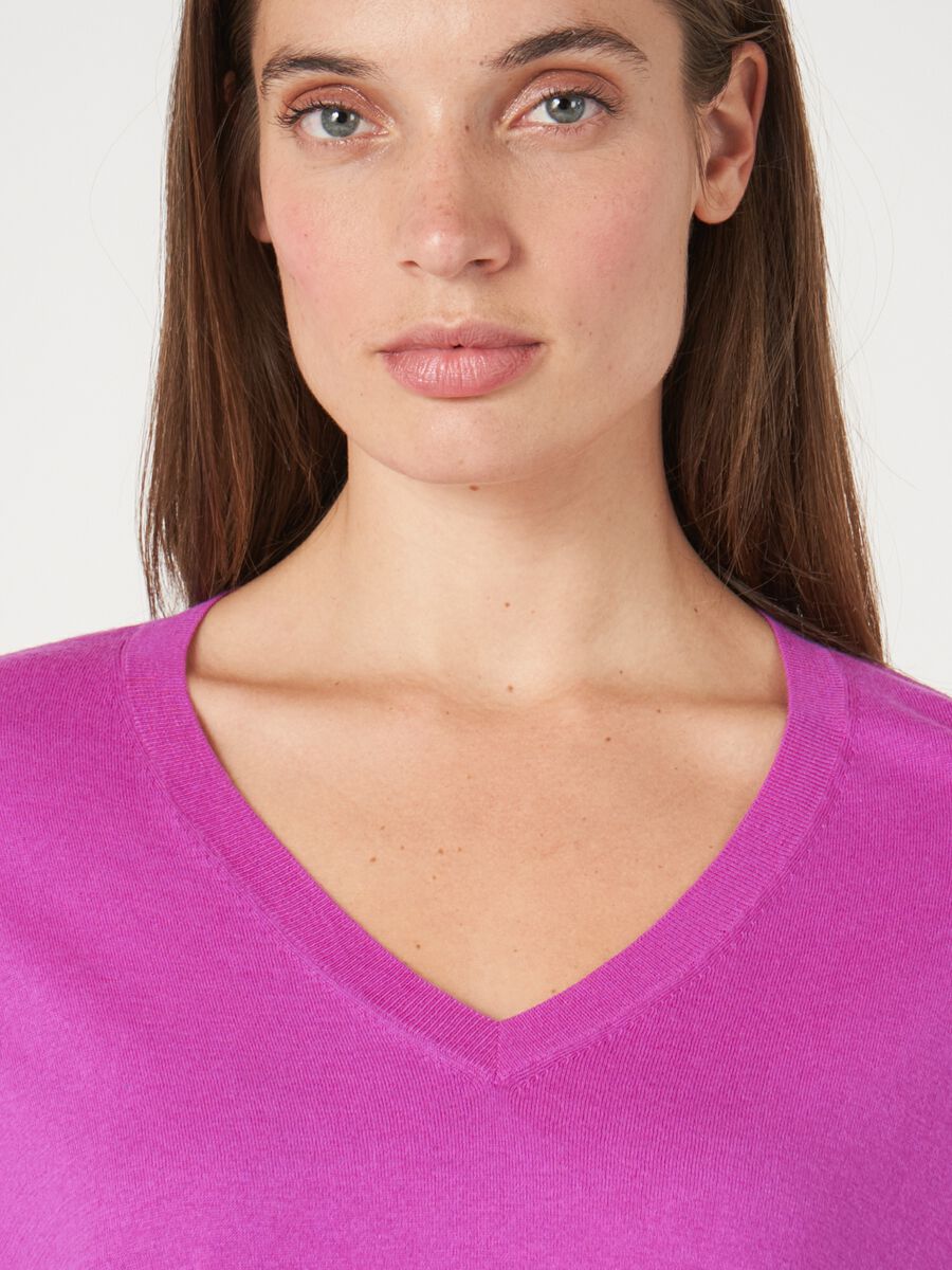 V-neck cashmere cotton blend poncho sweater image number 3