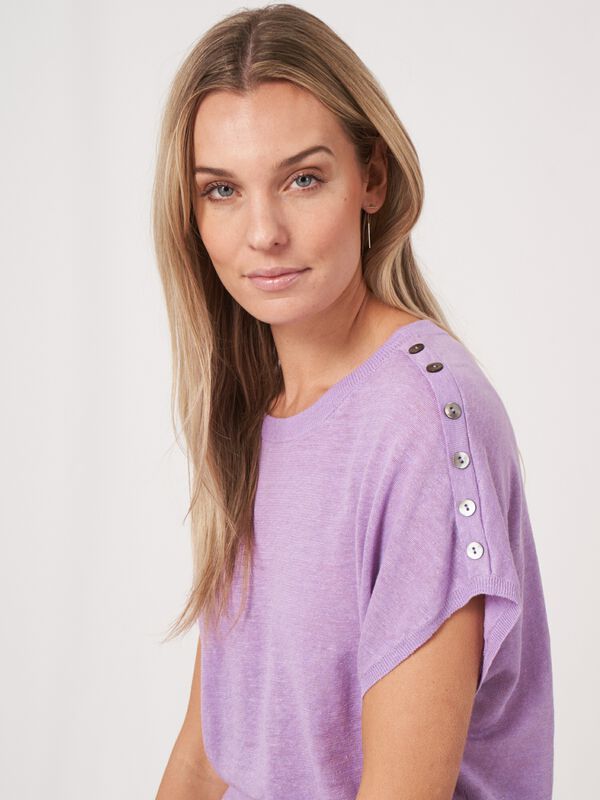 Pull-over poncho en pure lin avec boutons sur l'épaule image number 2