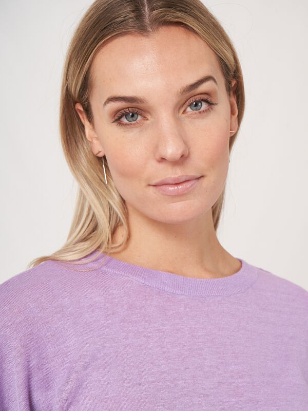 Pull-over poncho en pure lin avec boutons sur l'épaule image number 3