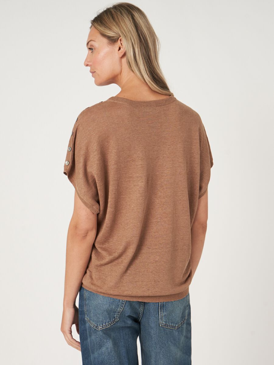 Poncho gebreide zuiver linnen trui met knopen op schouder image number 1