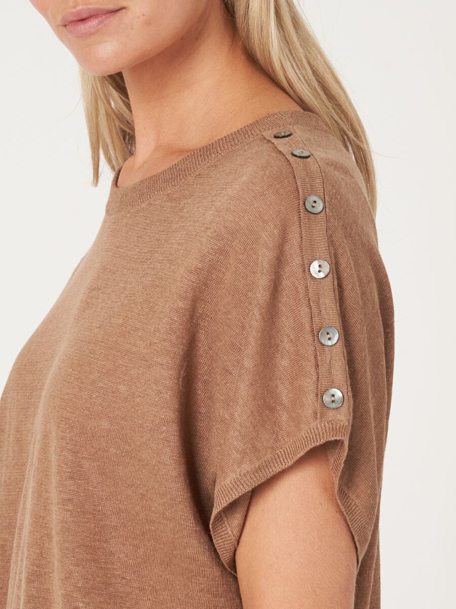 Poncho gebreide zuiver linnen trui met knopen op schouder image number 2