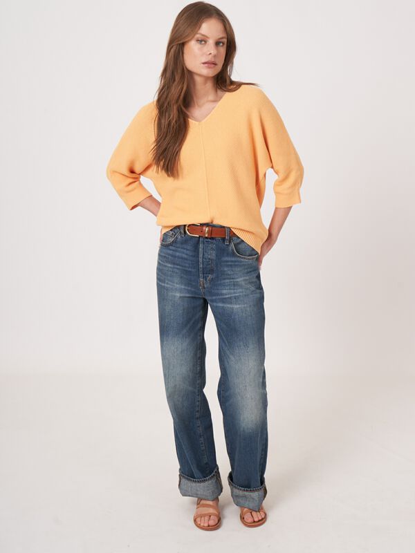 Pull texturé à col V en pur coton image number 4