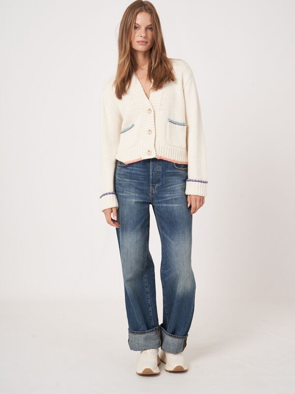 Strickjacke aus Baumwollmischung mit Kontrastnähten image number 5