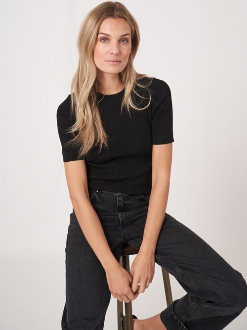 Short sleeve rib knit top