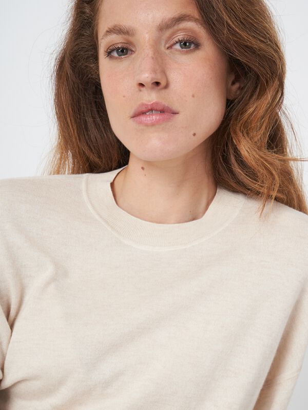 Super fine knit cashmere blend sweater with oversized sleeves image number 2