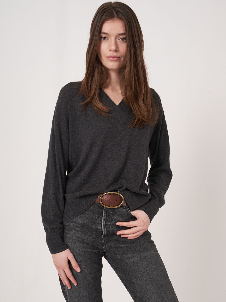 Super fine knit cashmere blend V-neck sweater image number 0