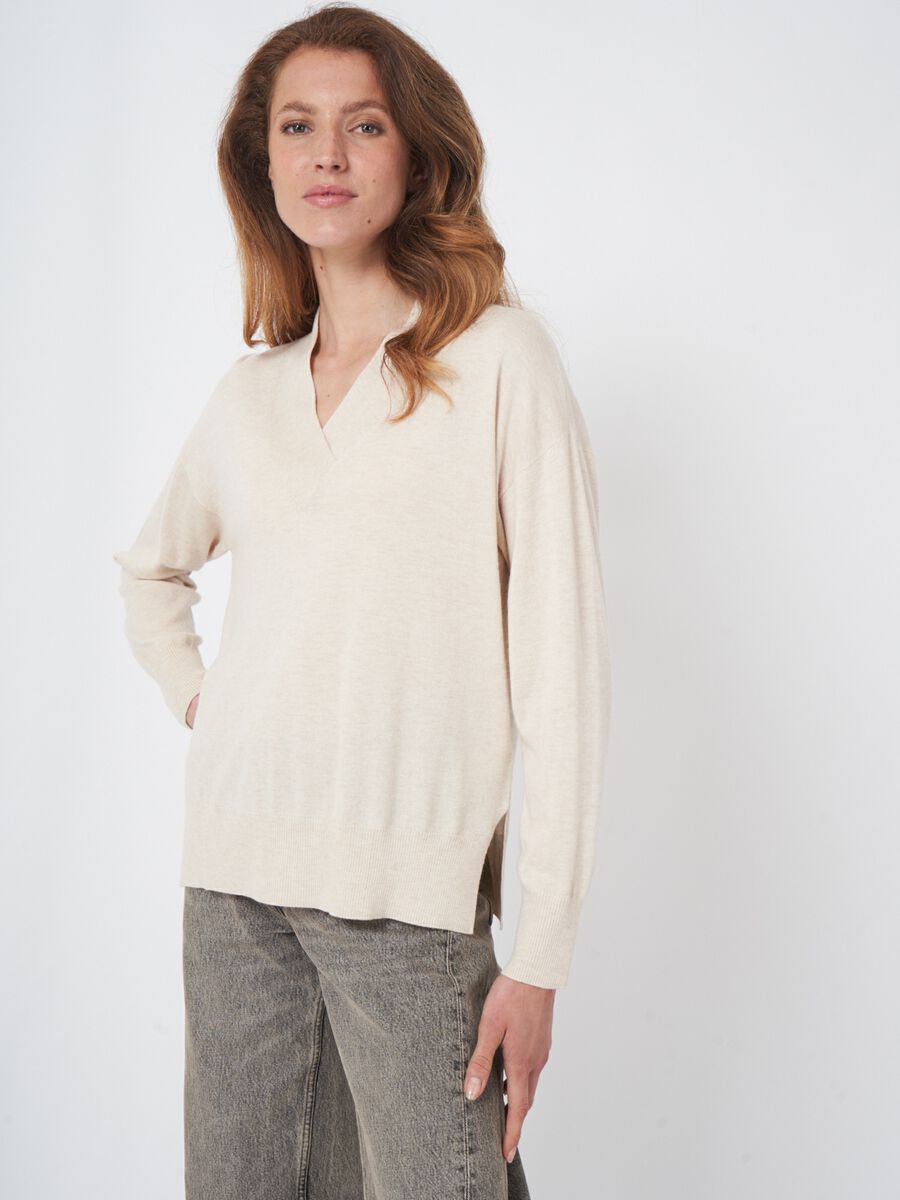 Super fine knit cashmere blend V-neck sweater image number 0