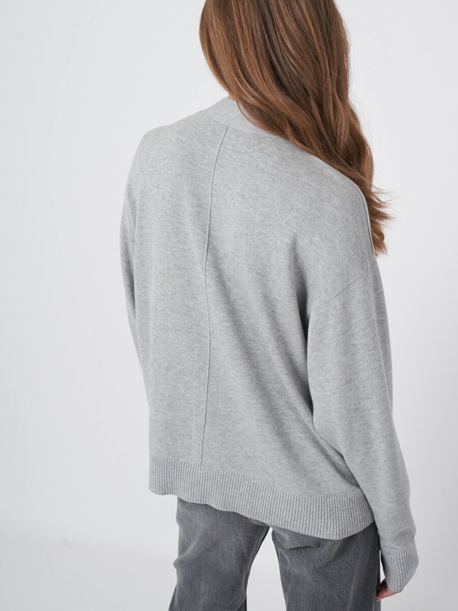 Kastige Strickjacke mit übergroßen Knöpfen aus Baumwollmischung image number 4