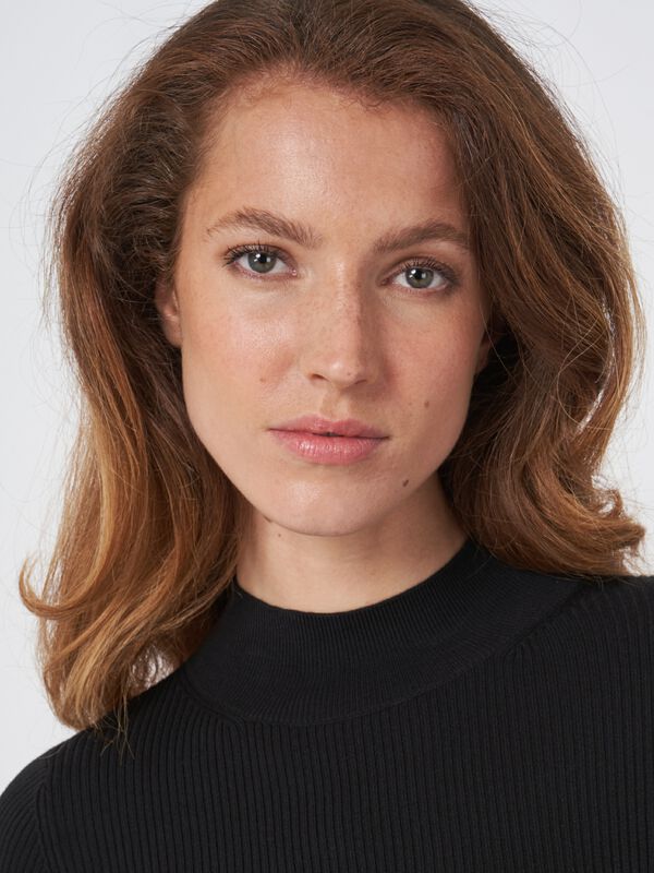 Fijn ribgebreide coltrui van katoenmelange image number 2