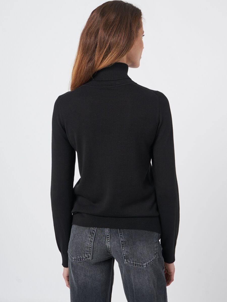 Fijn gebreide trui met rolkraag van katoenmelange image number 4