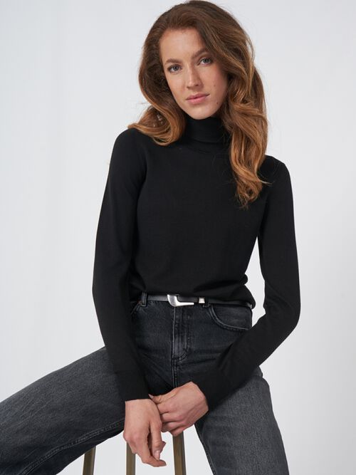 Fein gestrickter Rollkragen-Pullover aus Baumwollmischung