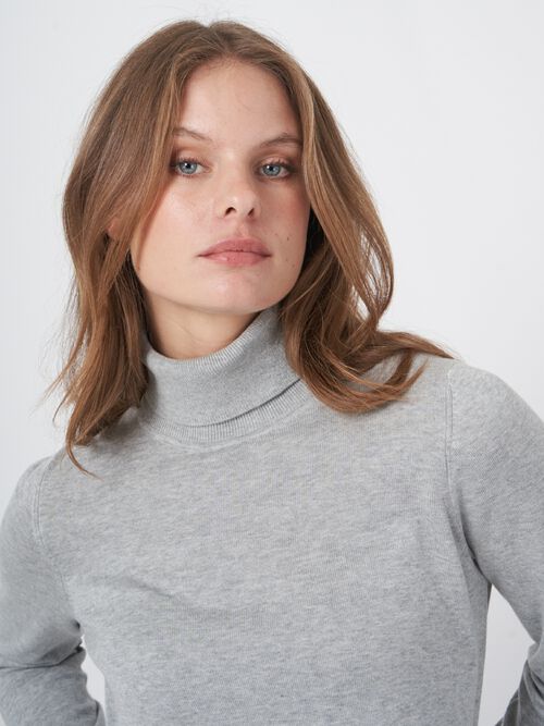 Fein gestrickter Rollkragen-Pullover aus Baumwollmischung