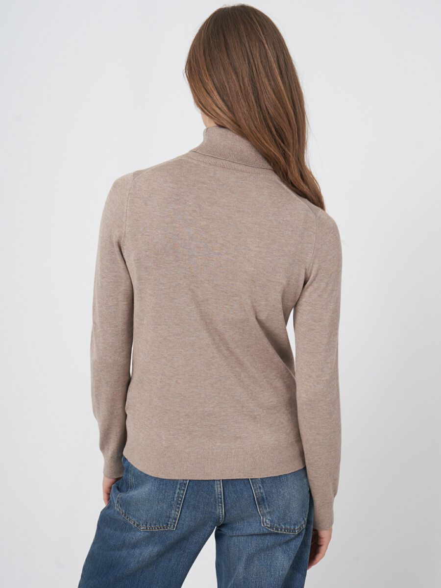 Pull col roulé en mélange de coton image number 1
