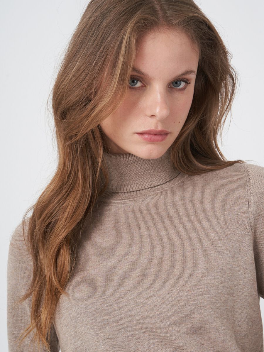 Pull col roulé en mélange de coton image number 3