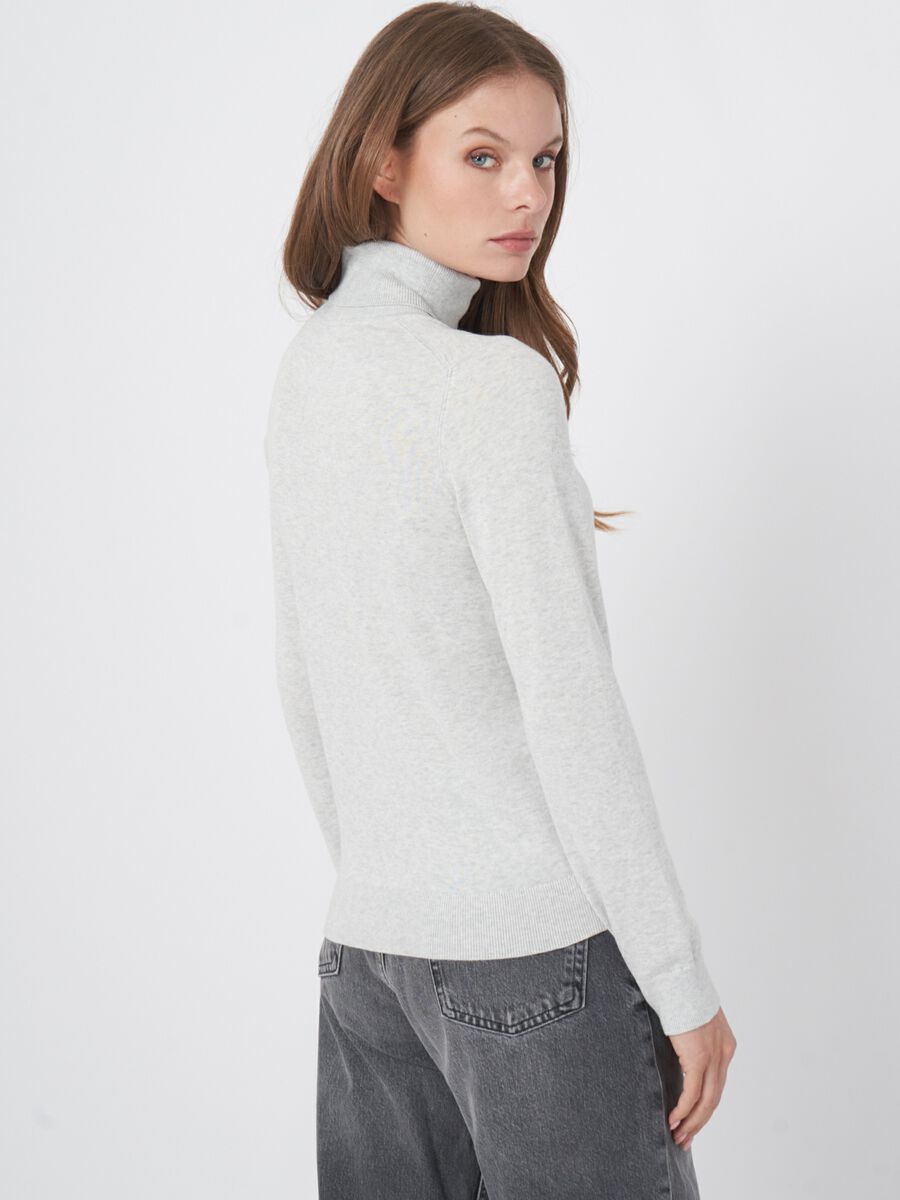 Fijn gebreide trui met rolkraag van katoenmelange image number 3