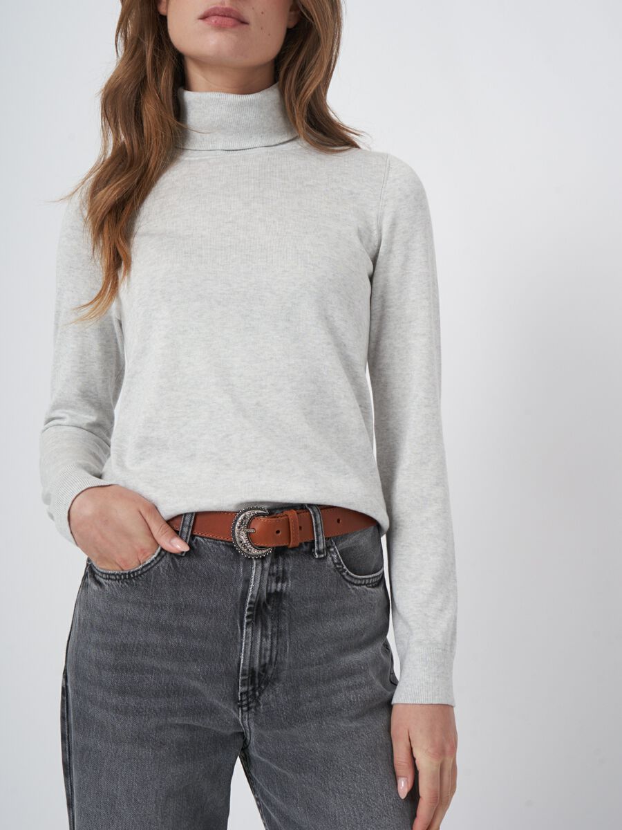 Fijn gebreide trui met rolkraag van katoenmelange image number 4