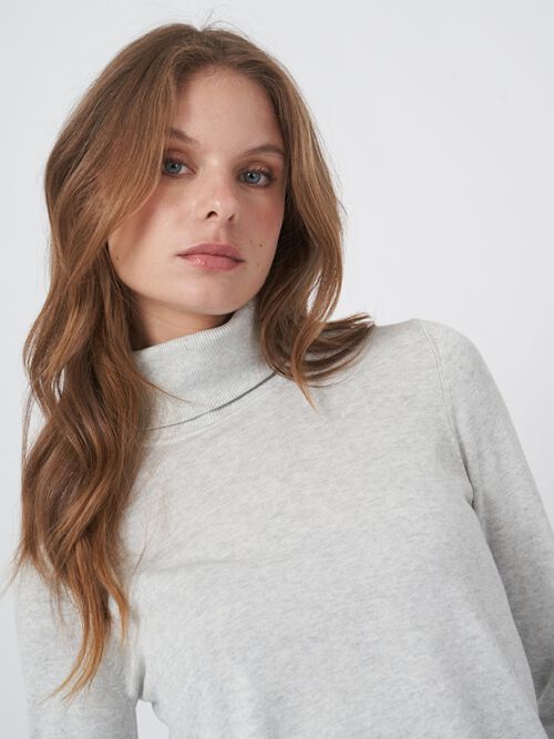 Fein gestrickter Rollkragen-Pullover aus Baumwollmischung