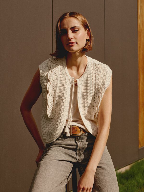 Cotton vest with ruffles and tie image number 8