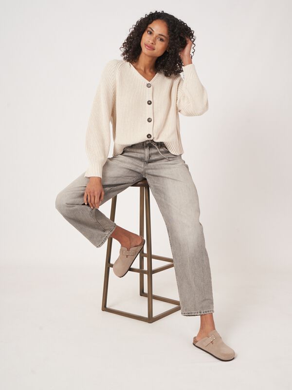 Baumwoll-Grobstrickjacke mit V-Ausschnitt image number 0